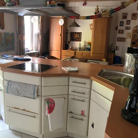 Doppelzimmer Mit Doppelbett Und Zusaetzlicher Einzelner Schlafgelegenheit