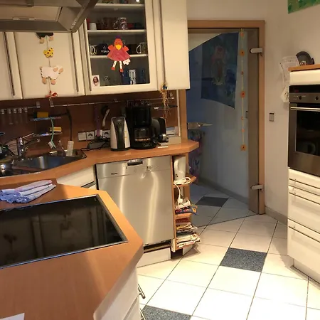 Doppelzimmer Mit Doppelbett Und Zusaetzlicher Einzelner Schlafgelegenheit Habitación en casa particular