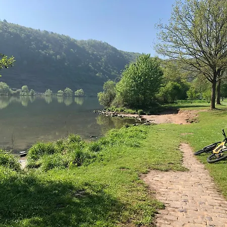 Doppelzimmer Mit Doppelbett Und Zusaetzlicher Einzelner Schlafgelegenheit Rum i privatbostad *