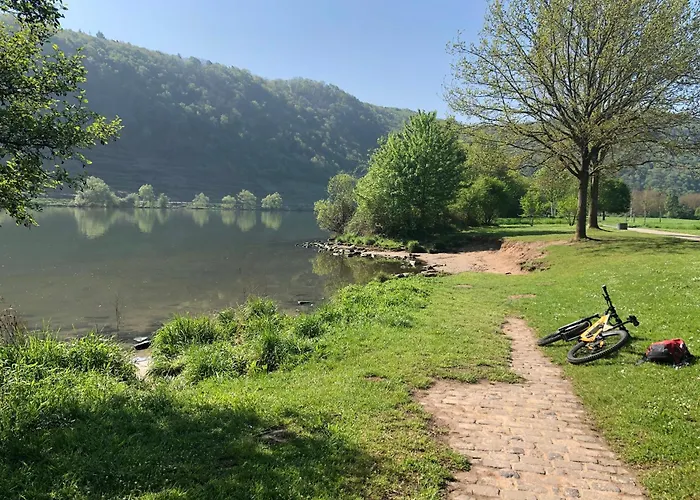 Doppelzimmer Mit Doppelbett Und Zusaetzlicher Einzelner Schlafgelegenheit Habitación en casa particular *